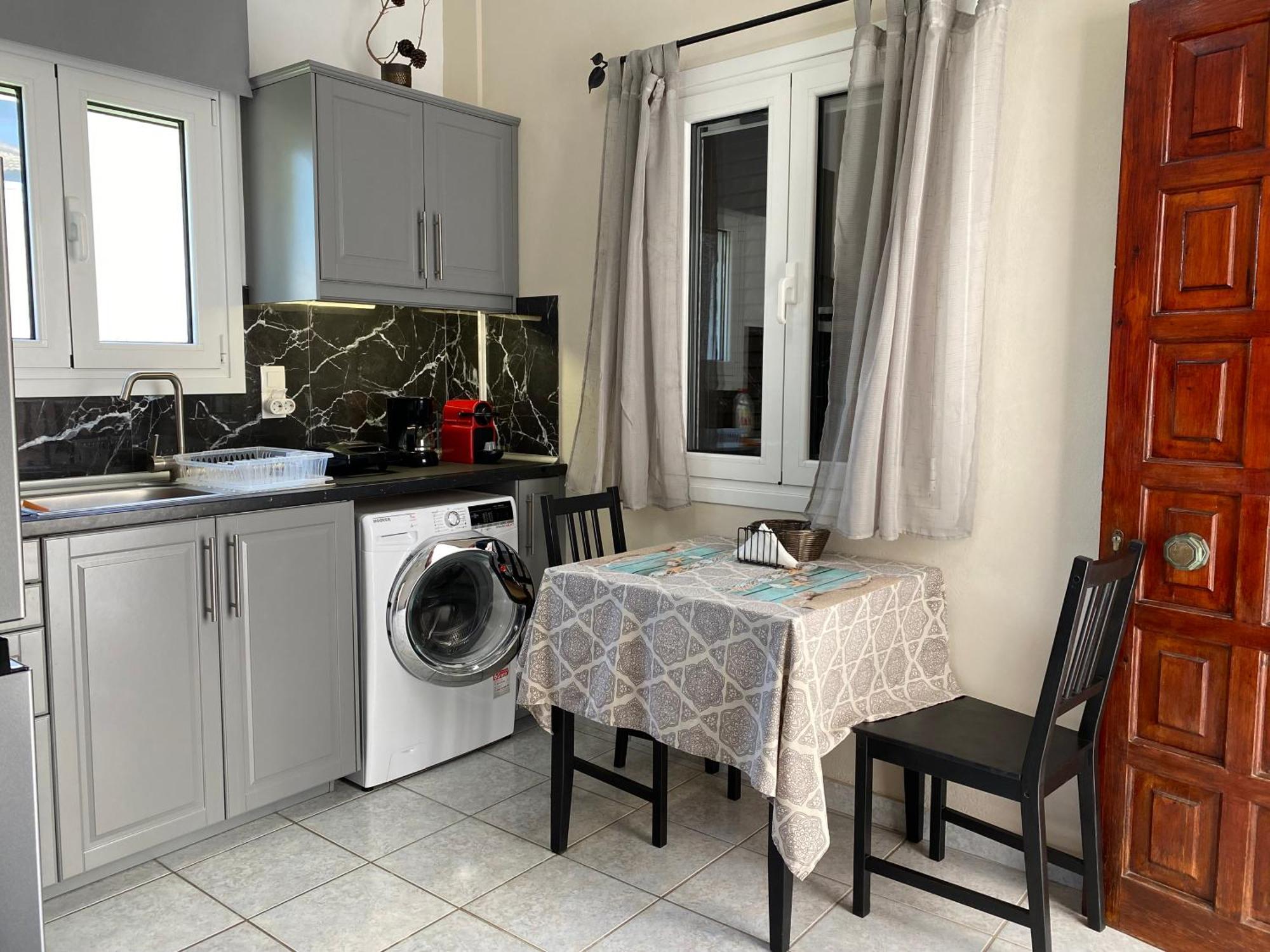 Alexander Apartments Рода Екстериор снимка