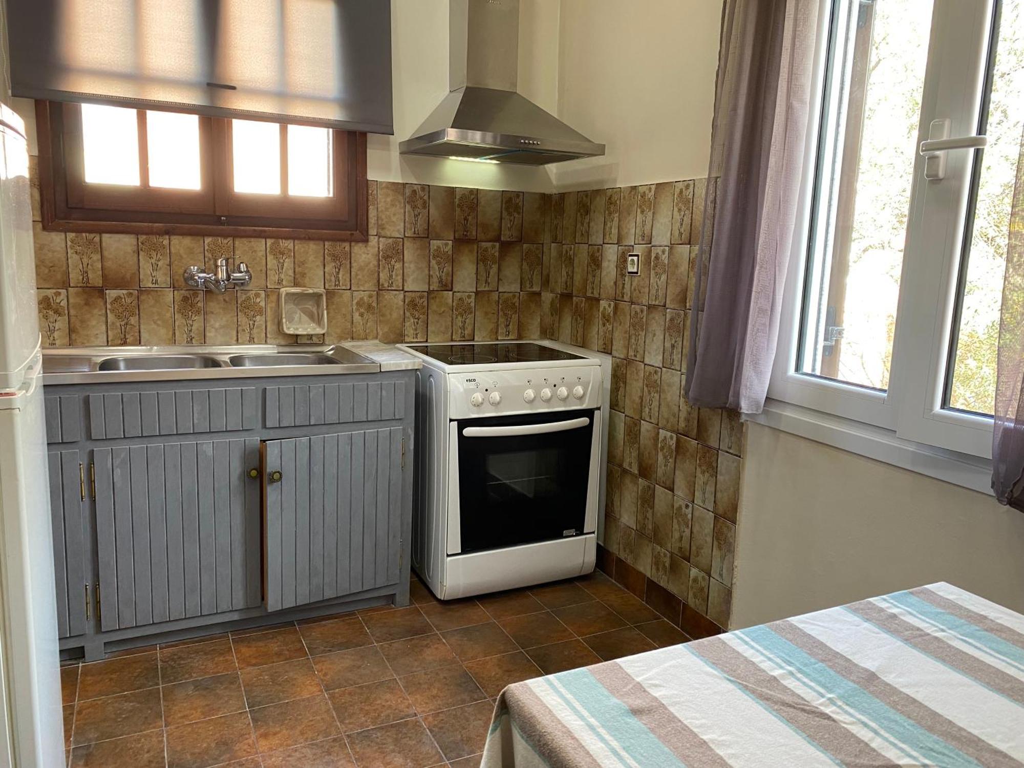 Alexander Apartments Рода Екстериор снимка