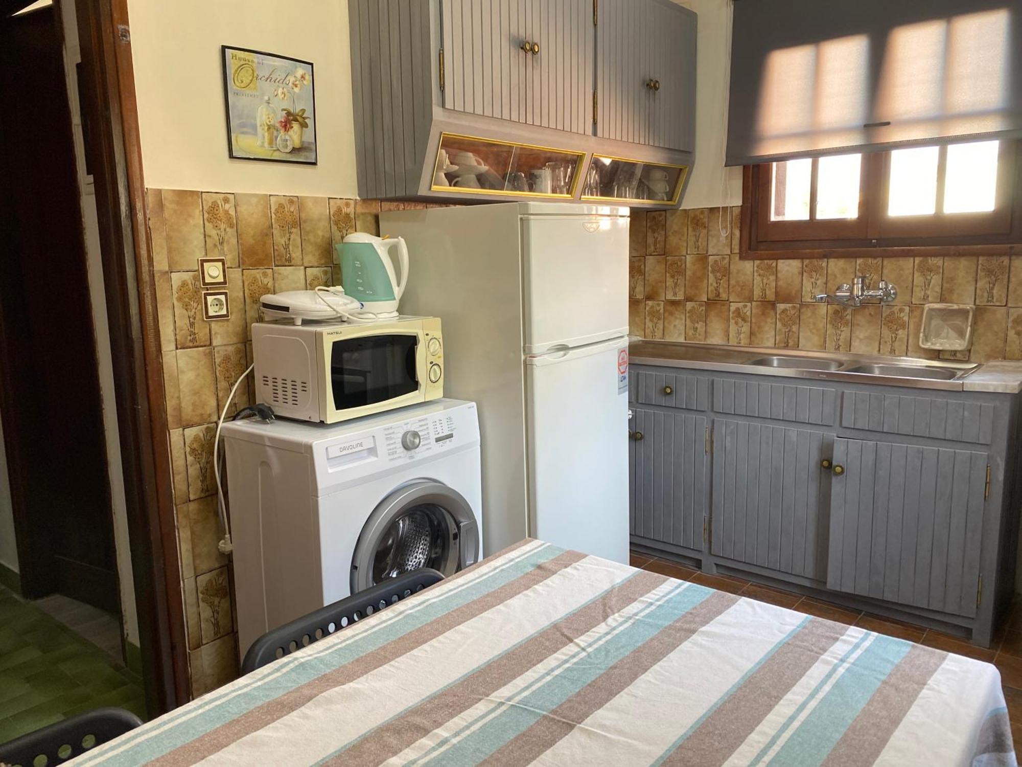 Alexander Apartments Рода Екстериор снимка