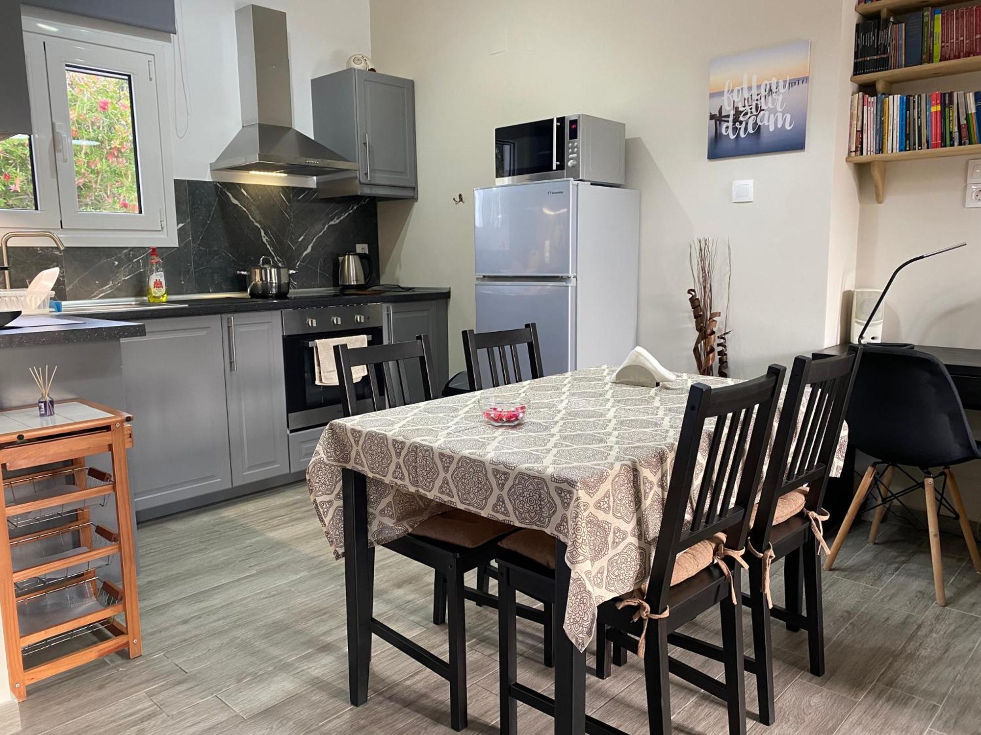Alexander Apartments Рода Екстериор снимка