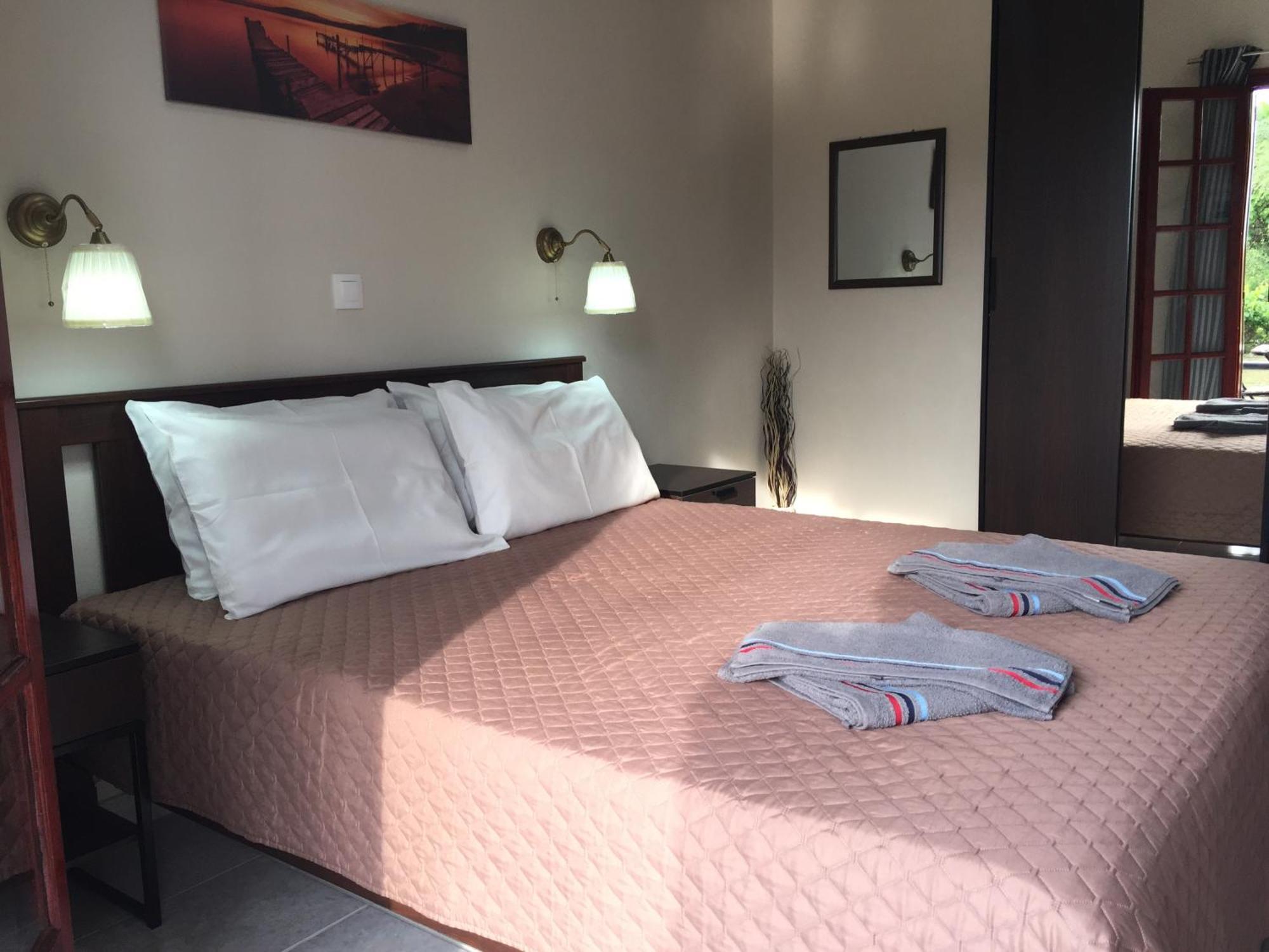 Alexander Apartments Рода Екстериор снимка