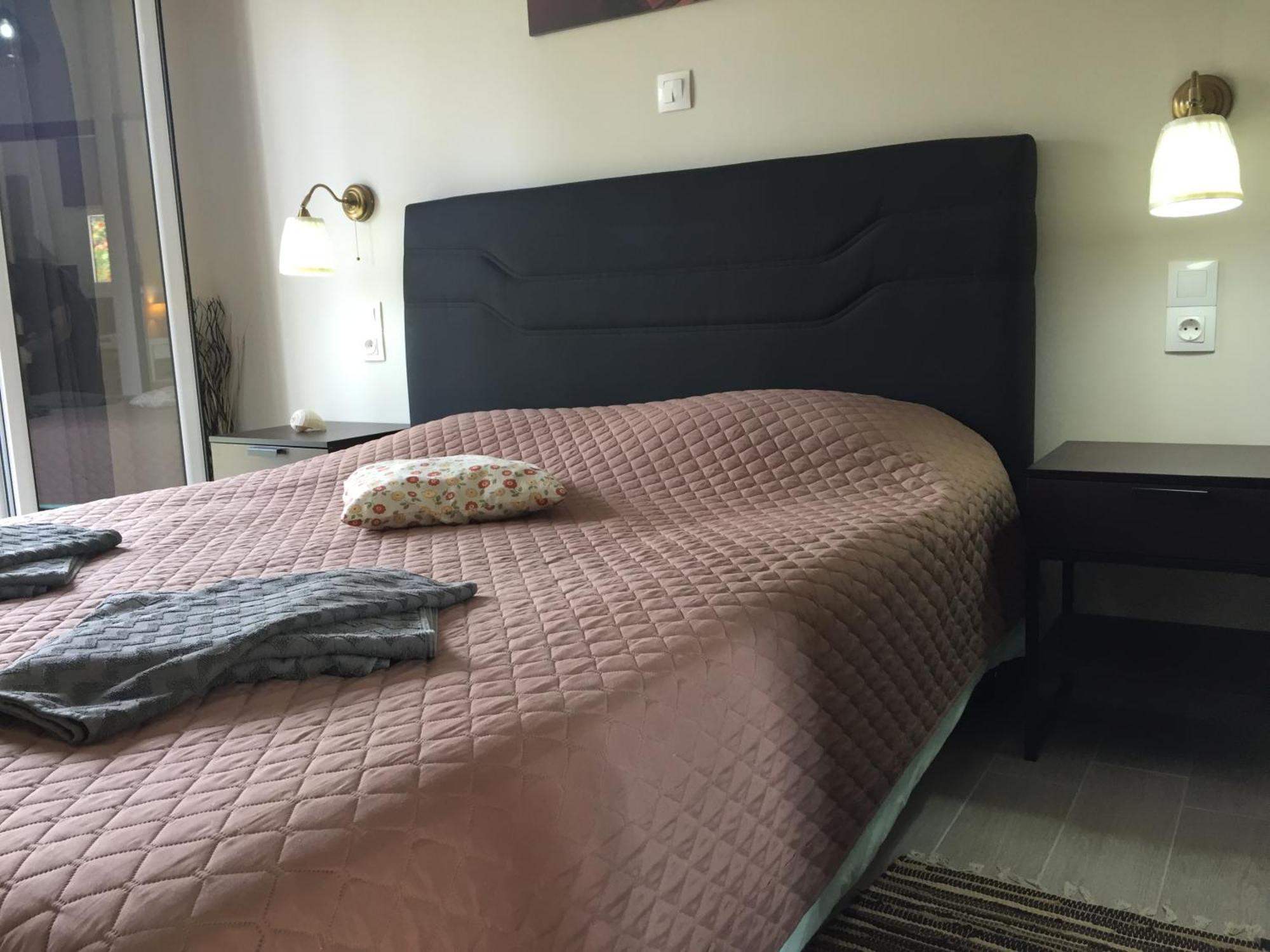 Alexander Apartments Рода Екстериор снимка