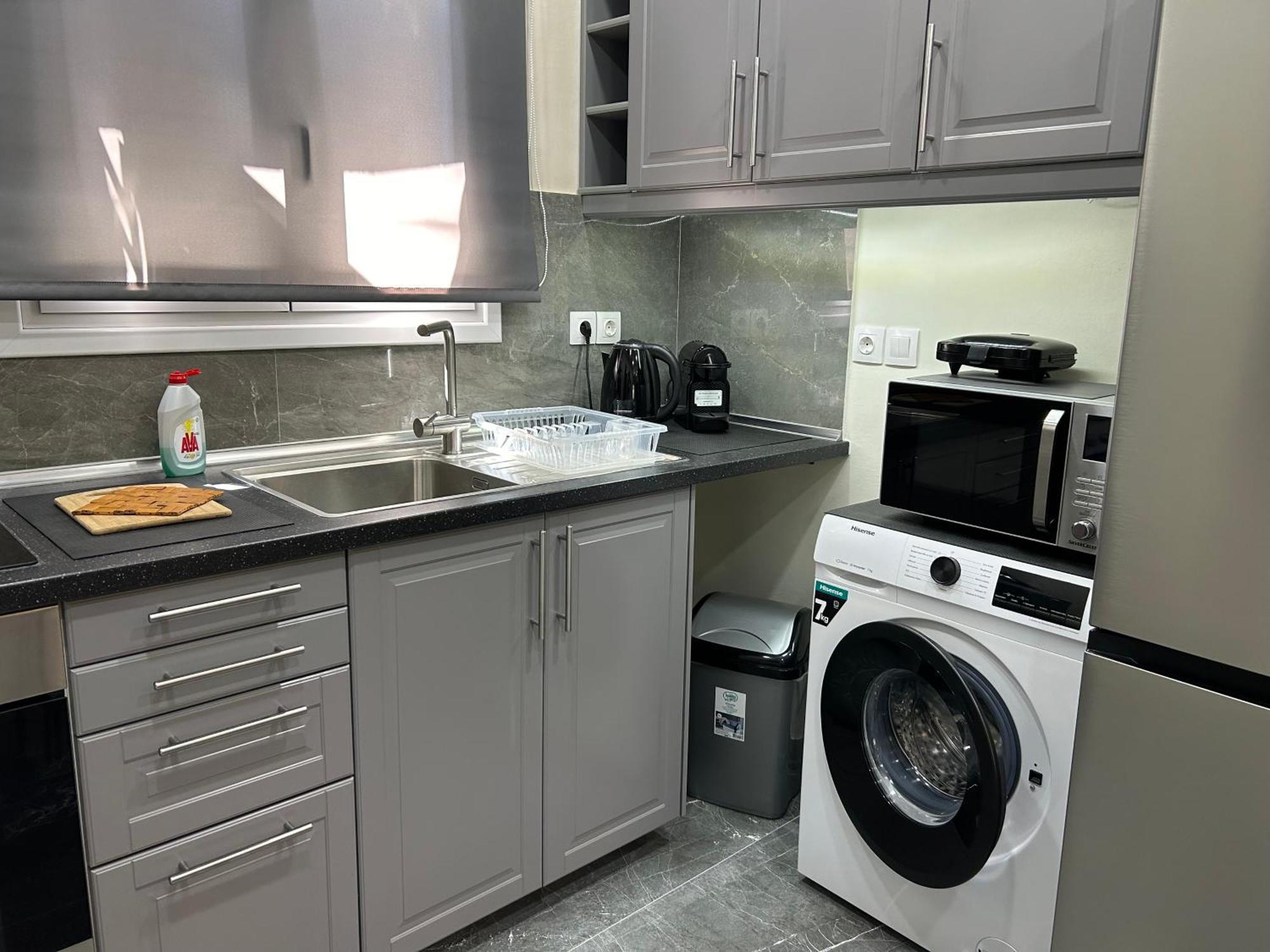 Alexander Apartments Рода Екстериор снимка